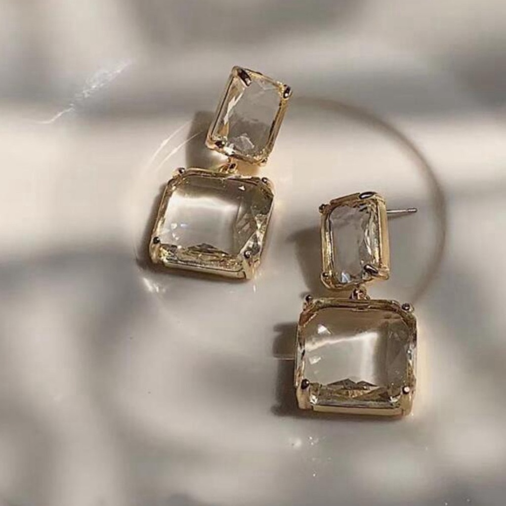 Clear gemstone dangle earrings ✨ - Picture 2 of 3